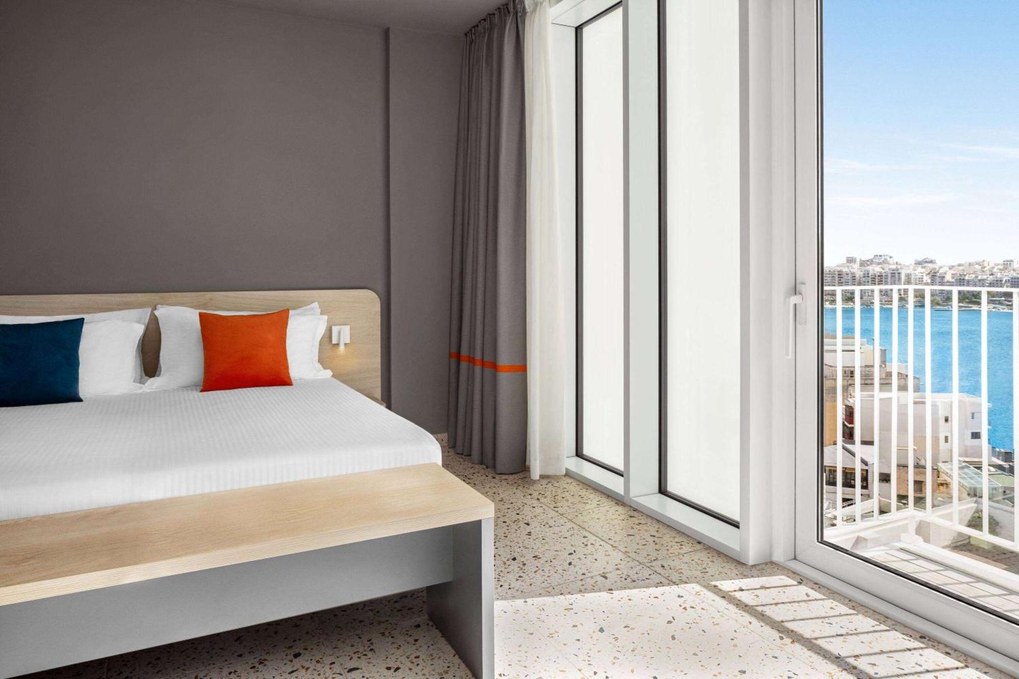 Quadro Hotel, Trademark Collection By Wyndham Saint Julian's Exterior photo