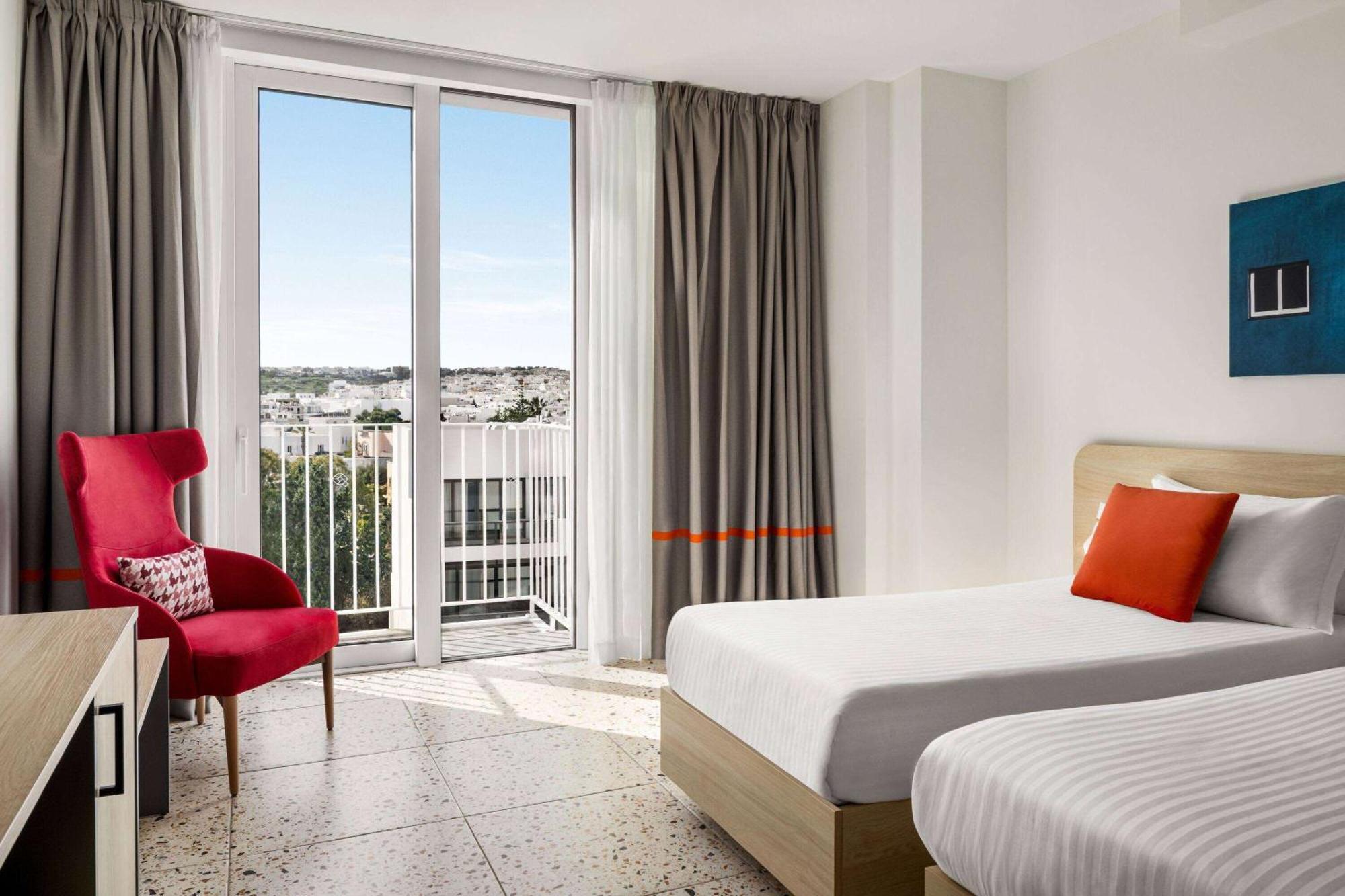 Quadro Hotel, Trademark Collection By Wyndham Saint Julian's Exterior photo